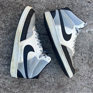 Nike Men’s DN3577-002 Court Vision Mid gently pre owned Sneakers Size 10